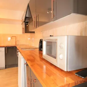 3 Bedroom Centre In Lauriston Place Edinburgh